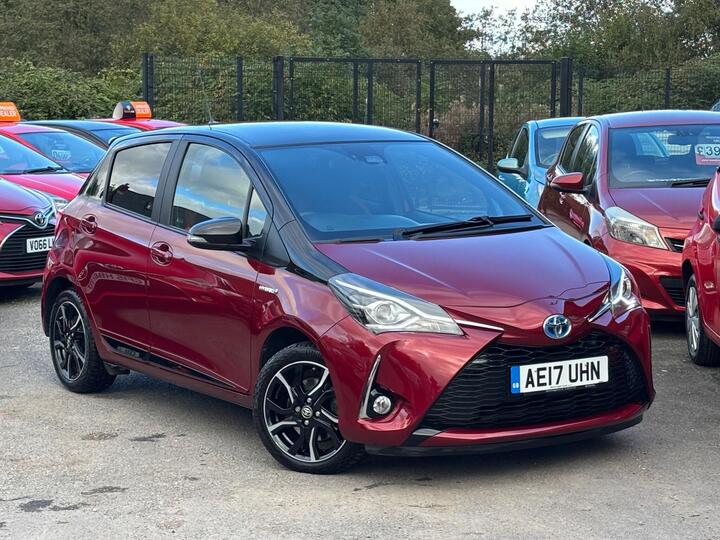 Toyota Yaris 1.5 VVT-h Blue Bi-Tone E-CVT Euro 6 (s/s) 5dr