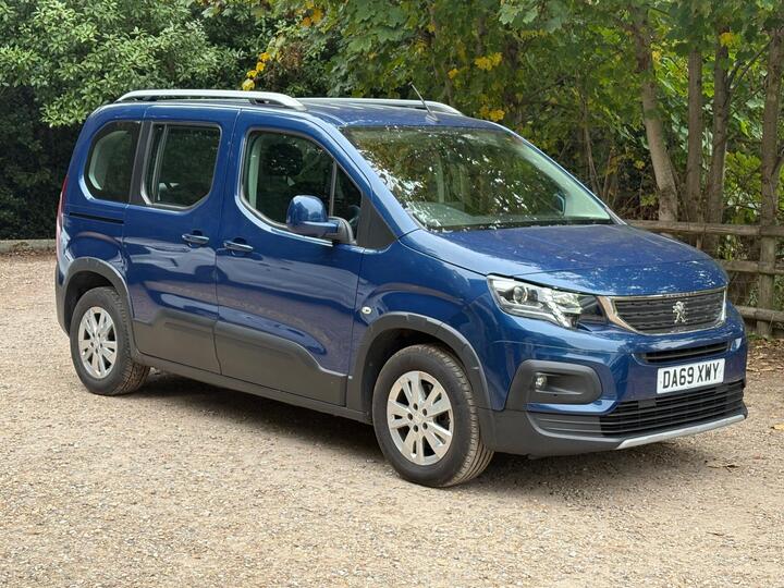 Peugeot Rifter 1.5 BlueHDi Allure Standard MPV EAT Euro 6 (s/s) 5dr Peugeot Rifter 1.5 BlueHDi Allure Standard MPV EAT Euro 6 (s/s) 5dr