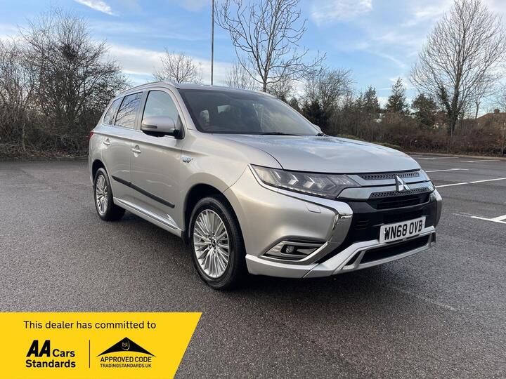 Mitsubishi Outlander 2.4h TwinMotor 13.8kWh 4h CVT 4WD Euro 6 (s/s) 5dr