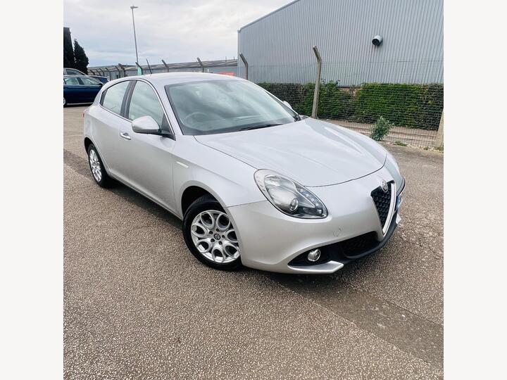 Alfa Romeo Giulietta 2.0 JTDM-2 Super Euro 6 (s/s) 5dr Alfa Romeo Giulietta 2.0 JTDM-2 Super Euro 6 (s/s) 5dr