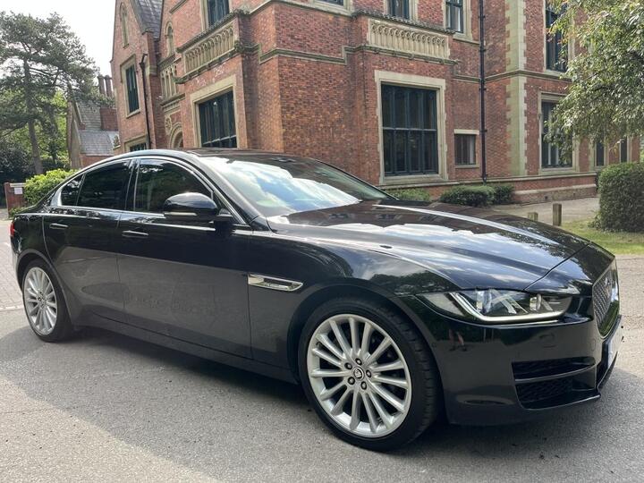 Jaguar XE PORTFOLIO DIESEL SALOON 2.0d Portfolio Auto AWD Euro 6 (s/s) 4dr