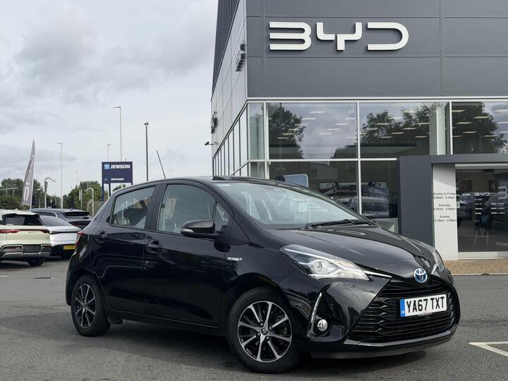 Toyota YARIS 1.5 VVT-h Icon Tech E-CVT Euro 6 (s/s) 5dr