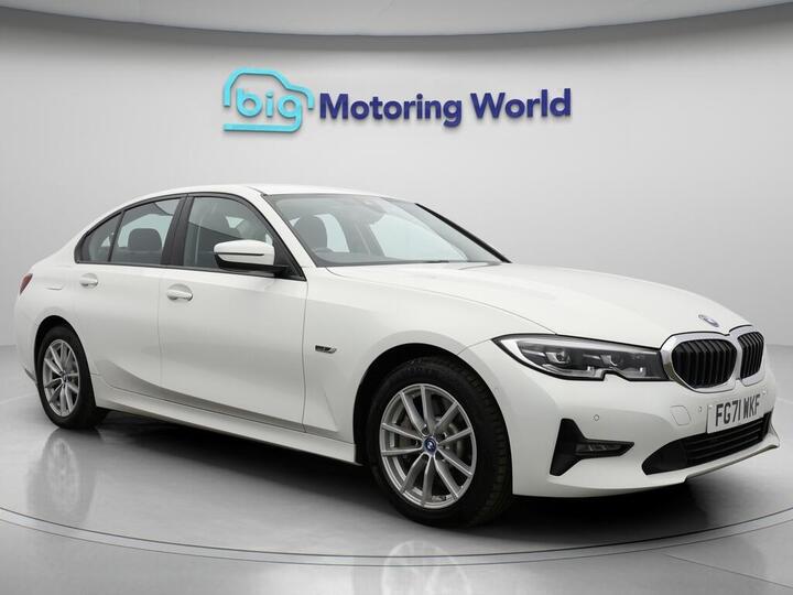 BMW 3 Series 2.0 330e 12kWh SE Pro Auto Euro 6 (s/s) 4dr BMW 3 Series 2.0 330e 12kWh SE Pro Auto Euro 6 (s/s) 4dr