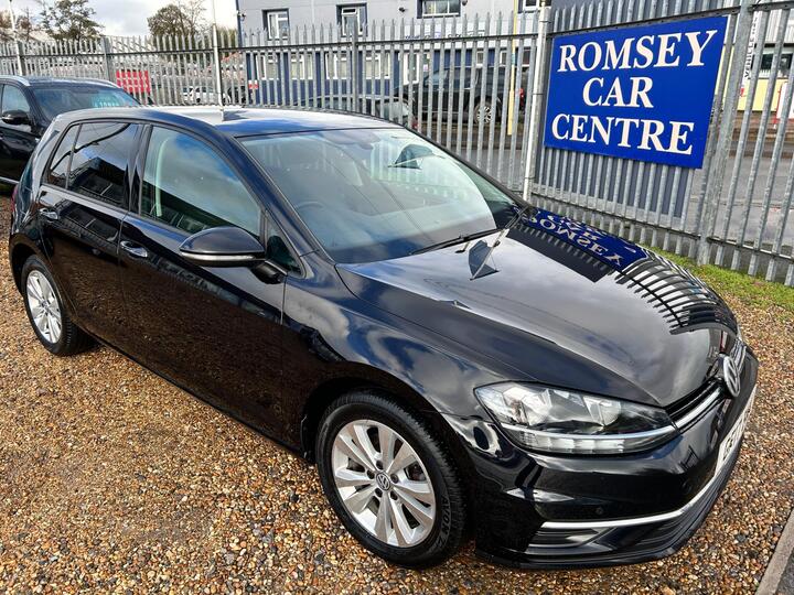 Volkswagen Golf 2.0 TDI BlueMotion Tech SE Nav DSG Euro 6 (s/s) 5dr Volkswagen Golf 2.0 TDI BlueMotion Tech SE Nav DSG Euro 6 (s/s) 5dr