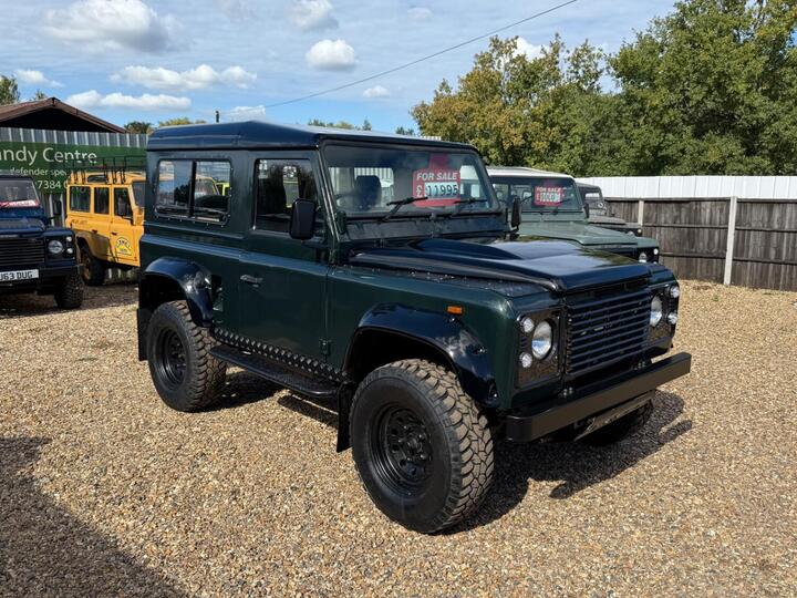 Land Rover DEFENDER 90 2.5 TDi Hard Top Station Wagon 3dr Land Rover DEFENDER 90 2.5 TDi Hard Top Station Wagon 3dr