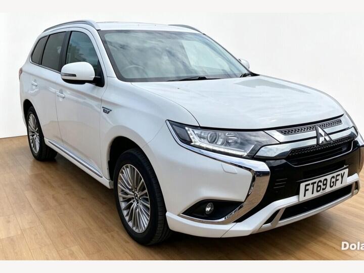 Mitsubishi OUTLANDER 2.4h TwinMotor 13.8kWh Dynamic CVT 4WD Euro 6 (s/s) 5dr Mitsubishi OUTLANDER 2.4h TwinMotor 13.8kWh Dynamic CVT 4WD Euro 6 (s/s) 5dr