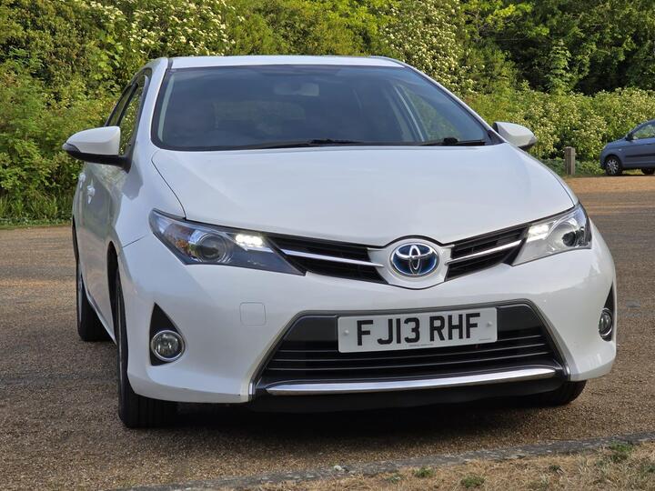 Toyota Auris 1.8 VVT-h Icon CVT Euro 5 (s/s) 5dr Toyota Auris 1.8 VVT-h Icon CVT Euro 5 (s/s) 5dr