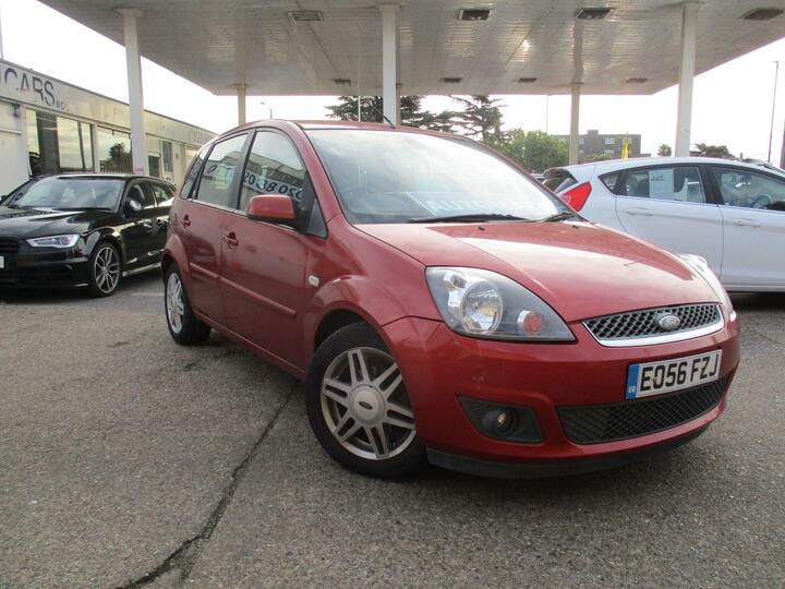 Ford Fiesta 1.6 Ghia 5dr