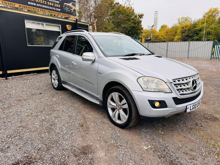 Mercedes-Benz M Class 3.0 ML300 CDI V6 BlueEfficiency Sport Tiptronic 4WD Euro 4 5dr Mercedes-Benz M Class 3.0 ML300 CDI V6 BlueEfficiency Sport Tiptronic 4WD Euro 4 5dr
