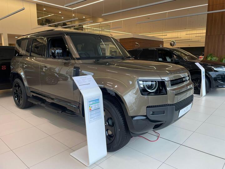 Land Rover Defender 110 3.0 D250 MHEV X-Dynamic SE Auto 4WD Euro 6 (s/s) 5dr