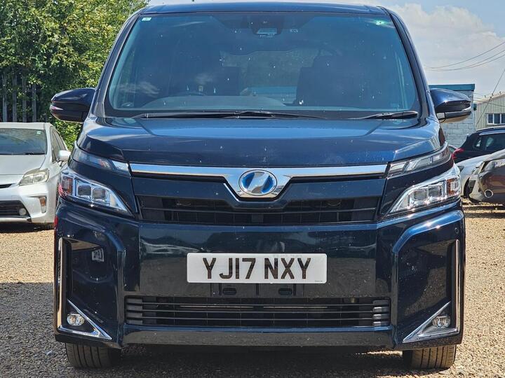 Toyota Voxy 1.8 Hybrid