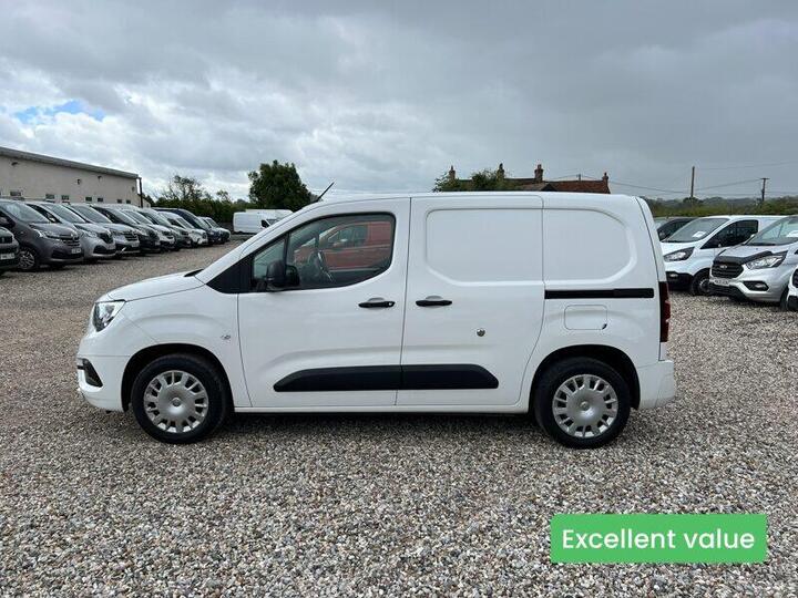 Vauxhall Combo SWB L1H1 Low Roof Sportive 2000 Air Con Sensors Nav EURO 6 NO VAT Vauxhall Combo SWB L1H1 Low Roof Sportive 2000 Air Con Sensors Nav EURO 6 NO VAT