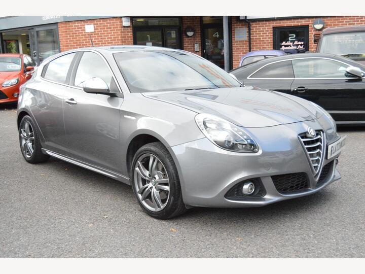 Alfa Romeo Giulietta 1.4 TB MultiAir Exclusive Euro 6 (s/s) 5dr Alfa Romeo Giulietta 1.4 TB MultiAir Exclusive Euro 6 (s/s) 5dr