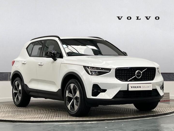 Volvo XC40 2.0 B3 MHEV Plus Dark DCT Auto Euro 6 (s/s) 5dr