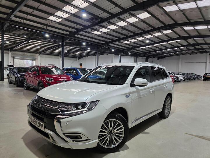 Mitsubishi Outlander 2.4h TwinMotor 13.8kWh 4hs CVT 4WD Euro 6 (s/s) 5dr Mitsubishi Outlander 2.4h TwinMotor 13.8kWh 4hs CVT 4WD Euro 6 (s/s) 5dr
