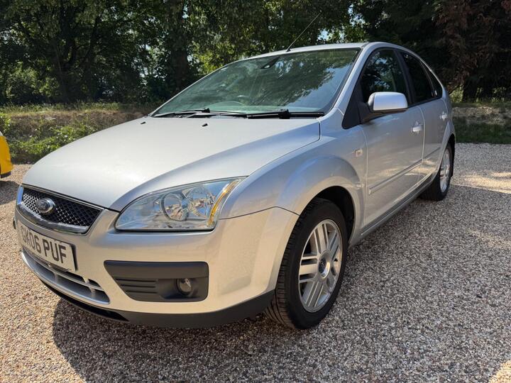 Ford Focus 2.0 Ghia 5dr