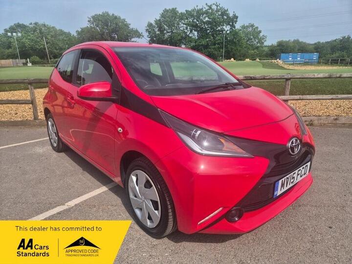 Toyota AYGO 1.0 VVT-i X-play Euro 5 5dr Euro 5 Toyota AYGO 1.0 VVT-i X-play Euro 5 5dr Euro 5