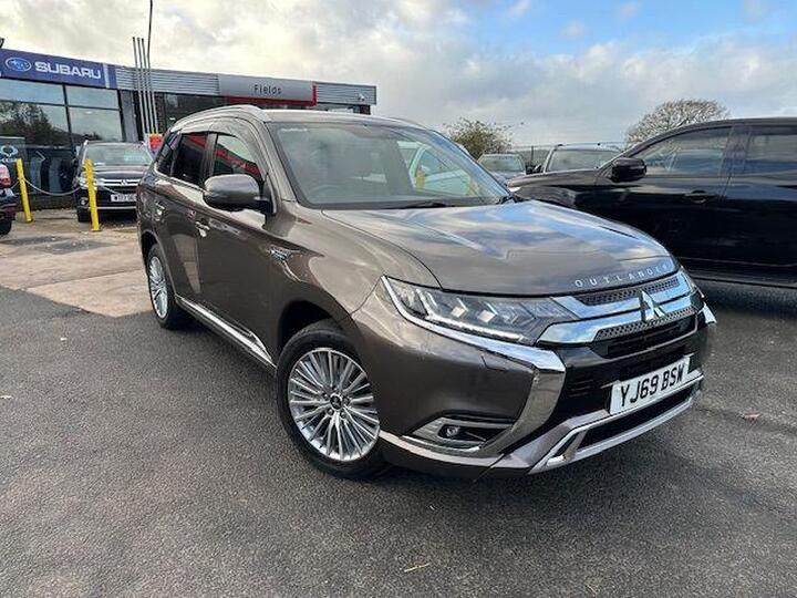 Mitsubishi Outlander 2.4h TwinMotor 13.8kWh 4h CVT 4WD Euro 6 (s/s) 5dr Mitsubishi Outlander 2.4h TwinMotor 13.8kWh 4h CVT 4WD Euro 6 (s/s) 5dr