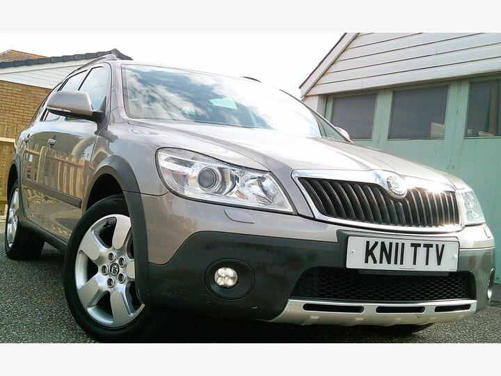 Skoda Octavia 1.8 TSI Scout 4WD Euro 5 5dr Skoda Octavia 1.8 TSI Scout 4WD Euro 5 5dr