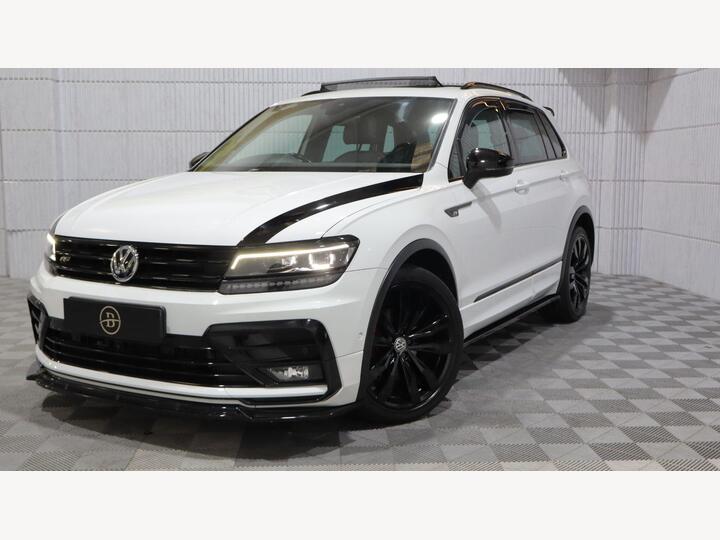 Volkswagen Tiguan 1.5 TSI EVO R-Line Tech DSG Euro 6 (s/s) 5dr Volkswagen Tiguan 1.5 TSI EVO R-Line Tech DSG Euro 6 (s/s) 5dr
