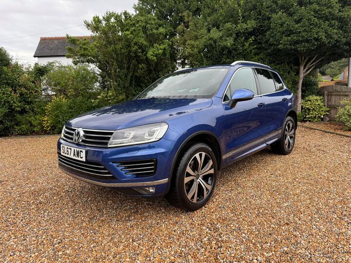 Volkswagen Touareg 3.0 TDI V6 R-Line Tiptronic 4WD Euro 6 (s/s) 5dr Volkswagen Touareg 3.0 TDI V6 R-Line Tiptronic 4WD Euro 6 (s/s) 5dr