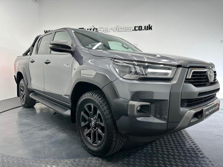 Toyota HI-LUX 2.8 D-4D Invincible X Auto 4WD Euro 6 (s/s) 4dr