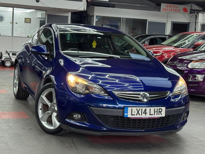 Vauxhall Astra GTC 1.7 CDTi EcoFLEX 109g SRi Euro 5 (s/s) 3dr Vauxhall Astra GTC 1.7 CDTi EcoFLEX 109g SRi Euro 5 (s/s) 3dr