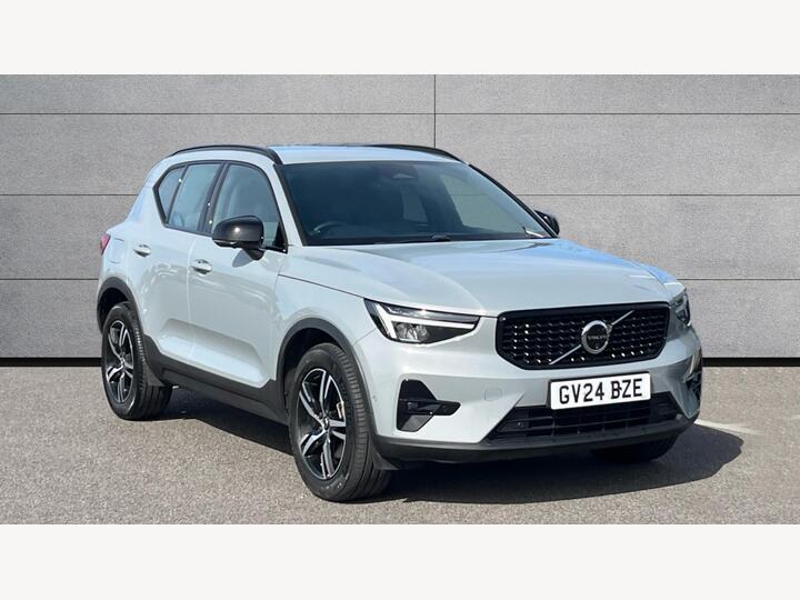 Volvo XC40 2.0 B3 MHEV Plus Dark DCT Auto Euro 6 (s/s) 5dr