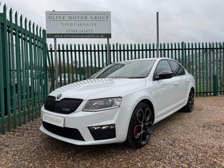 Skoda Octavia 2.0 TFSI VRS DSG Euro 6 (s/s) 5dr (SNav) Skoda Octavia 2.0 TFSI VRS DSG Euro 6 (s/s) 5dr (SNav)