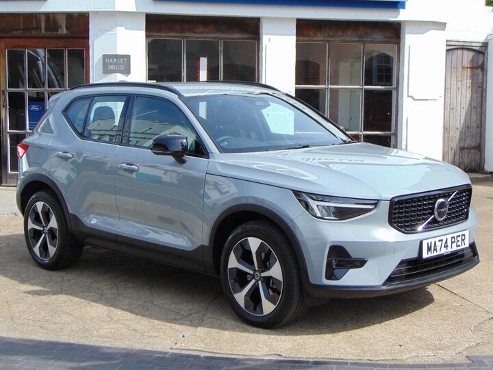 Volvo XC40 2.0 B3 MHEV Plus Dark DCT Auto Euro 6 (s/s) 5dr