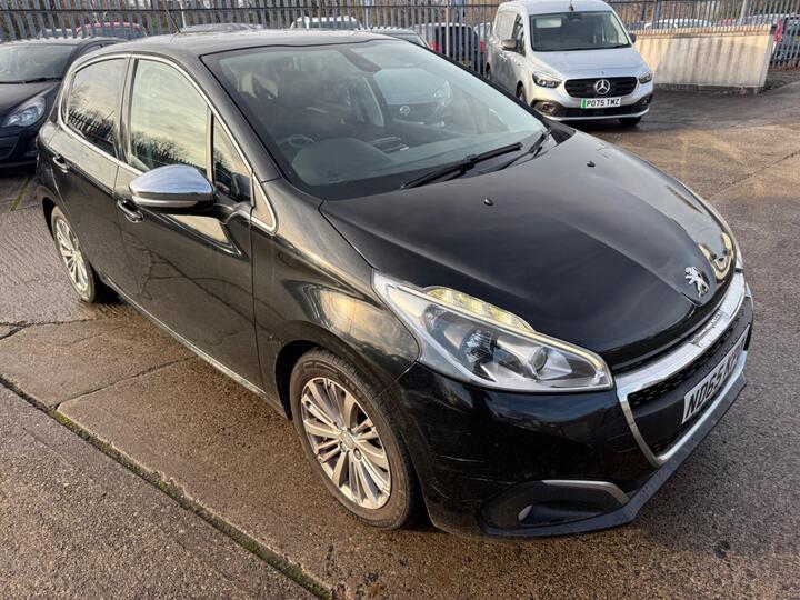 Peugeot 208 1.2 PureTech Allure Euro 6 5dr Peugeot 208 1.2 PureTech Allure Euro 6 5dr