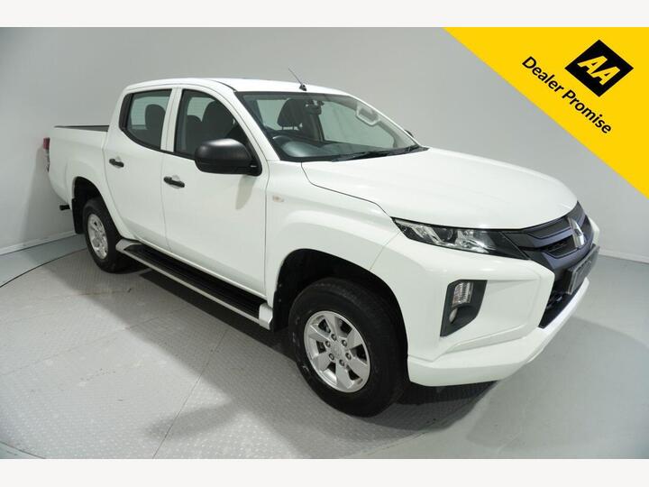 Mitsubishi L200 2.2 DI-D DC 4Life 4WD Euro 6 (s/s) 4dr Mitsubishi L200 2.2 DI-D DC 4Life 4WD Euro 6 (s/s) 4dr