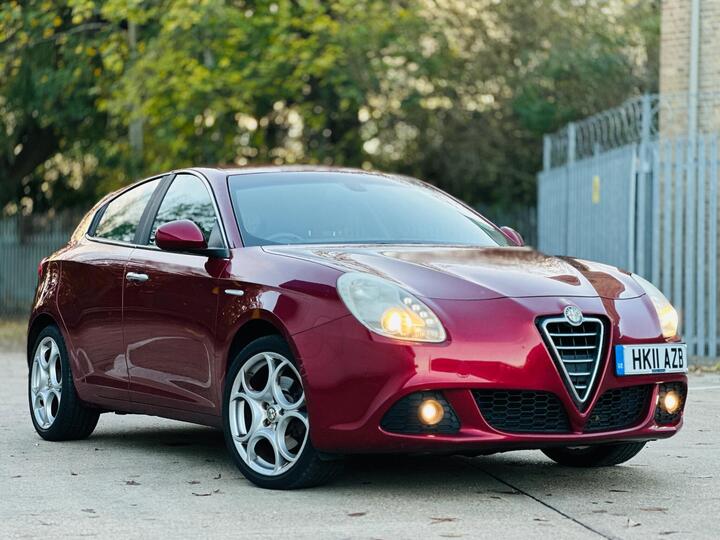 Alfa Romeo Giulietta 1.4 TB MultiAir Lusso Euro 5 (s/s) 5dr Alfa Romeo Giulietta 1.4 TB MultiAir Lusso Euro 5 (s/s) 5dr