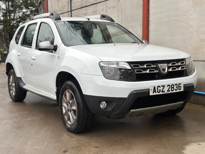 Dacia Duster 1.5 DCi Laureate Euro 6 (s/s) 5dr Dacia Duster 1.5 DCi Laureate Euro 6 (s/s) 5dr