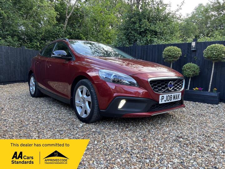 Volvo V40 Cross Country 1.6 D2 Lux Nav Powershift Euro 5 (s/s) 5dr Volvo V40 Cross Country 1.6 D2 Lux Nav Powershift Euro 5 (s/s) 5dr
