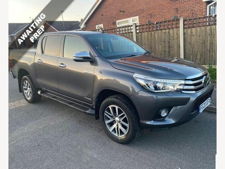 Toyota HI-LUX 2.4 D-4D Invincible Auto 4WD Euro 6 (s/s) 4dr (TSS)