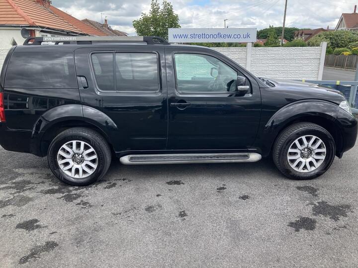 Nissan PATHFINDER 2.5 DCi Tekna 4WD Euro 5 5dr Nissan PATHFINDER 2.5 DCi Tekna 4WD Euro 5 5dr