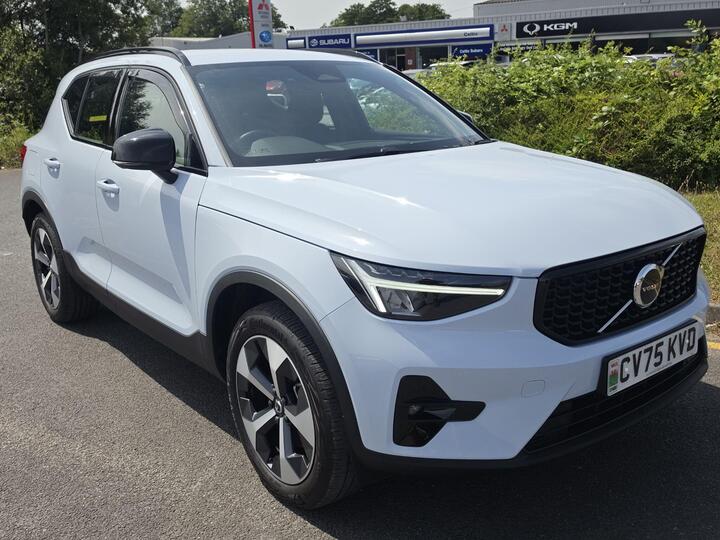 Volvo XC40 2.0 B3 MHEV Plus Dark DCT Auto Euro 6 (s/s) 5dr