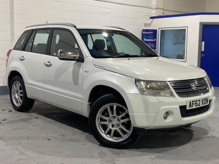 Suzuki GRAND VITARA 1.9 DDiS SZ-T 4WD Euro 5 5dr Suzuki GRAND VITARA 1.9 DDiS SZ-T 4WD Euro 5 5dr