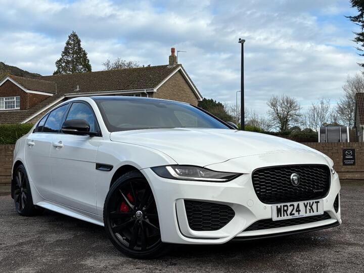 Jaguar XE 2.0 D200 MHEV R-Dynamic SE Black Auto Euro 6 (s/s) 4dr