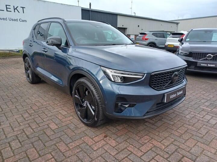 Volvo XC40 2.0 B3 MHEV Plus Black Edition DCT Auto Euro 6 (s/s) 5dr