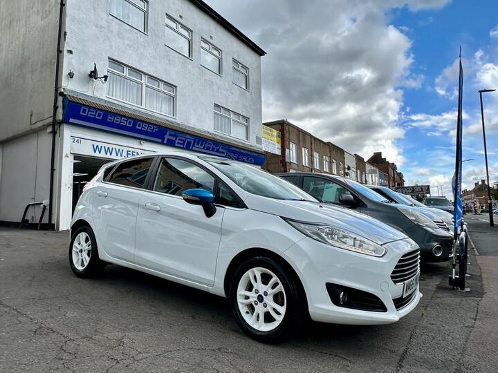 Ford Fiesta 1.0T EcoBoost Zetec White Edition Euro 6 (s/s) 5dr