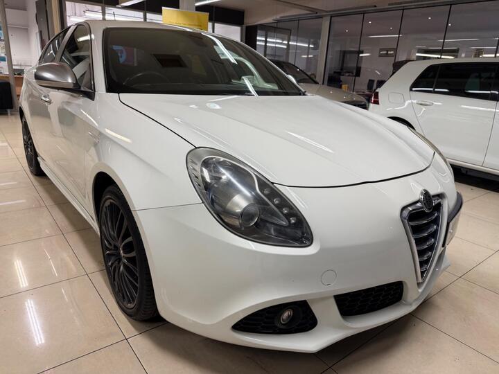Alfa Romeo Giulietta 2.0 JTDM-2 Veloce Euro 5 (s/s) 5dr