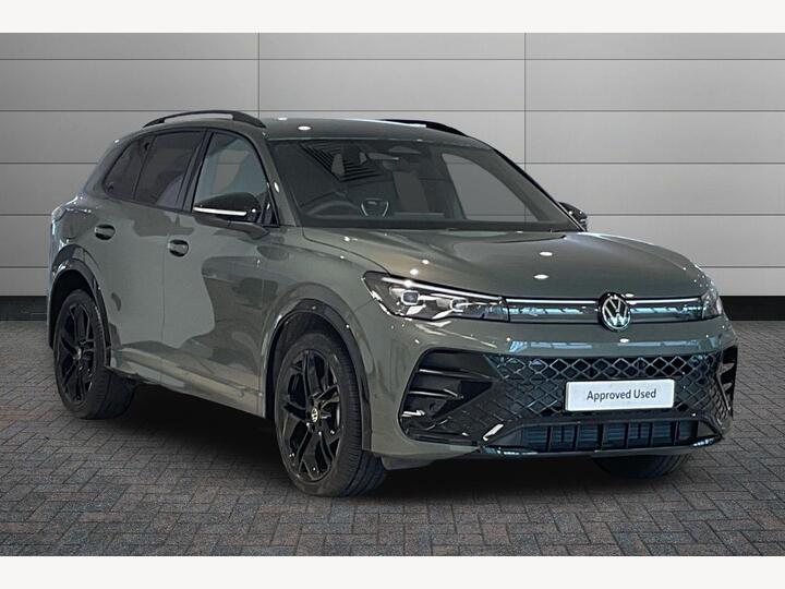 Volkswagen Tiguan 2.0 TDI R-Line DSG Euro 6 (s/s) 5dr Volkswagen Tiguan 2.0 TDI R-Line DSG Euro 6 (s/s) 5dr