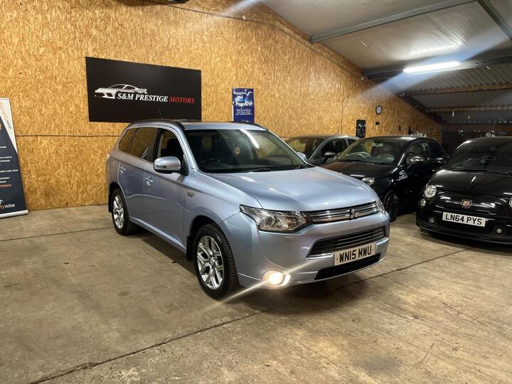 Mitsubishi Outlander 2.0h 12kWh GX4h CVT 4WD Euro 5 (s/s) 5dr Mitsubishi Outlander 2.0h 12kWh GX4h CVT 4WD Euro 5 (s/s) 5dr