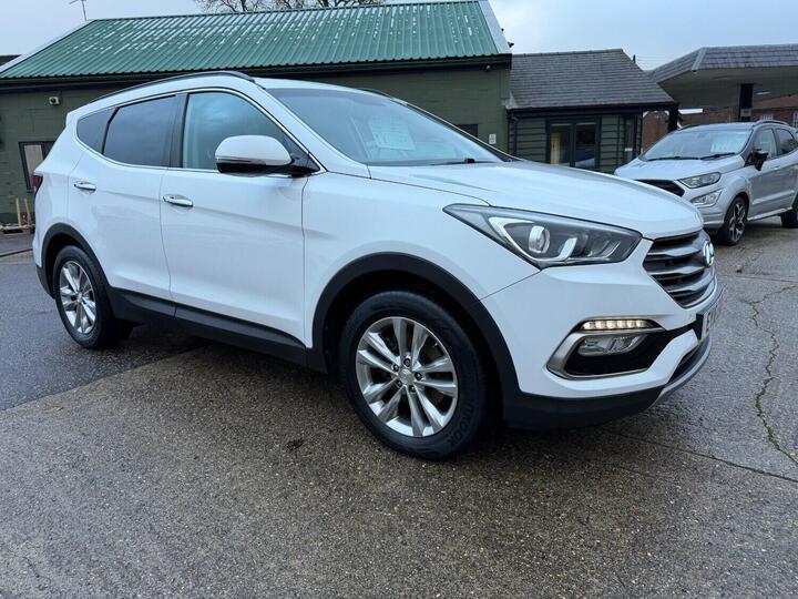 Hyundai Santa Fe 2.2 CRDi Blue Drive Premium 4WD Euro 6 (s/s) 5dr Hyundai Santa Fe 2.2 CRDi Blue Drive Premium 4WD Euro 6 (s/s) 5dr