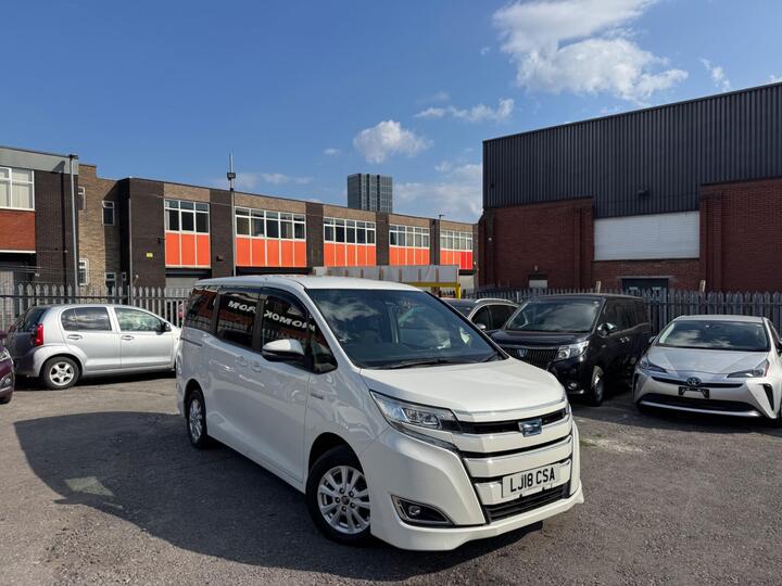 Toyota Noah Automatic Petrol Hybrid 7 Seats