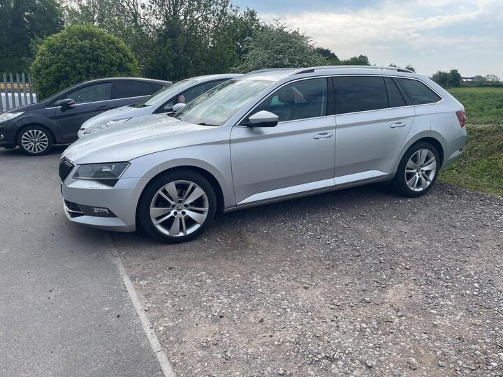 Skoda Superb 2.0 TDI SE L Executive Euro 6 (s/s) 5dr Skoda Superb 2.0 TDI SE L Executive Euro 6 (s/s) 5dr