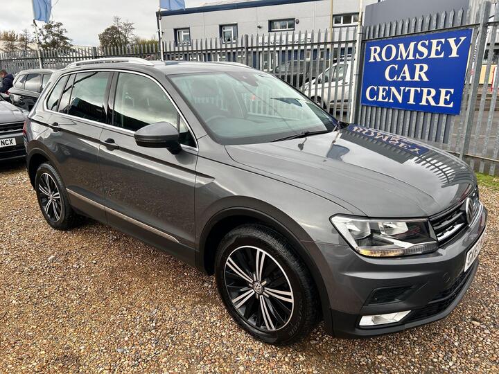 Volkswagen Tiguan 2.0 TDI SE Navigation 4Motion Euro 6 (s/s) 5dr Volkswagen Tiguan 2.0 TDI SE Navigation 4Motion Euro 6 (s/s) 5dr