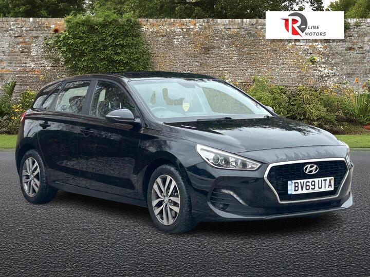 Hyundai I30 1.6 CRDi Blue Drive SE Nav DCT Euro 6 (s/s) 5dr Hyundai I30 1.6 CRDi Blue Drive SE Nav DCT Euro 6 (s/s) 5dr